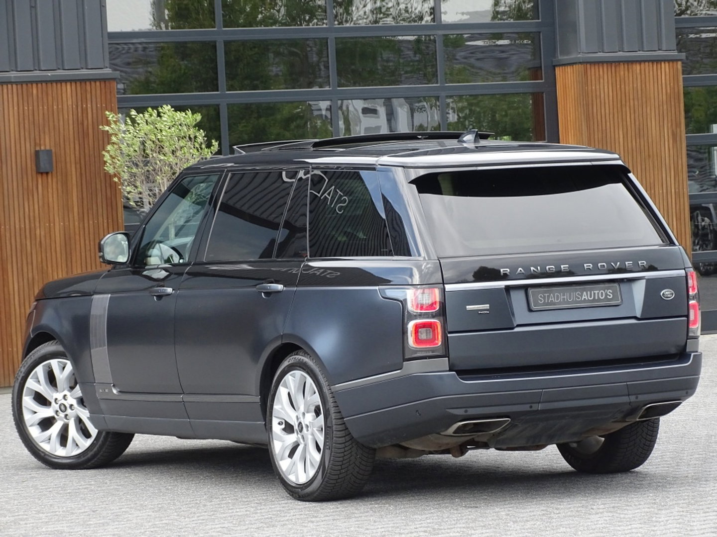 Land Rover Range Rover P400e Vogue 404PK Autobiography / LWB / SVO / Meridian / TV's / alcanatara
