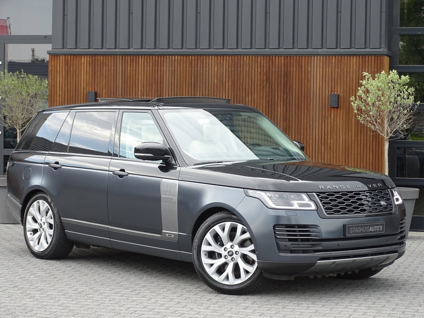 Land Rover Range Rover P400e Vogue 404PK Autobiography / LWB / SVO / Meridian / TV's / alcanatara