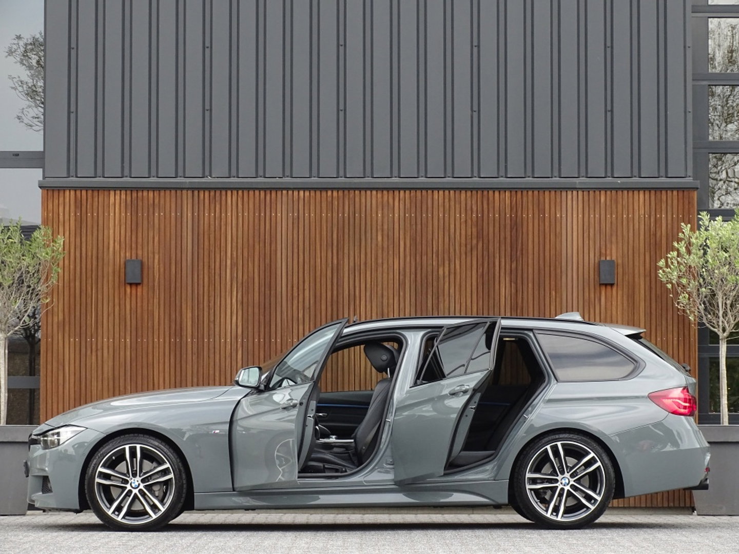 BMW 3 Serie Touring 340i 327PK M-sport / individual / Harman Kardon / ACC / Pano / Head-Up