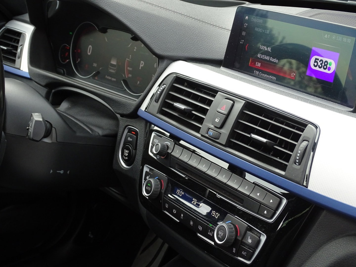 BMW 3 Serie Touring 340i 327PK M-sport / individual / Harman Kardon / ACC / Pano / Head-Up