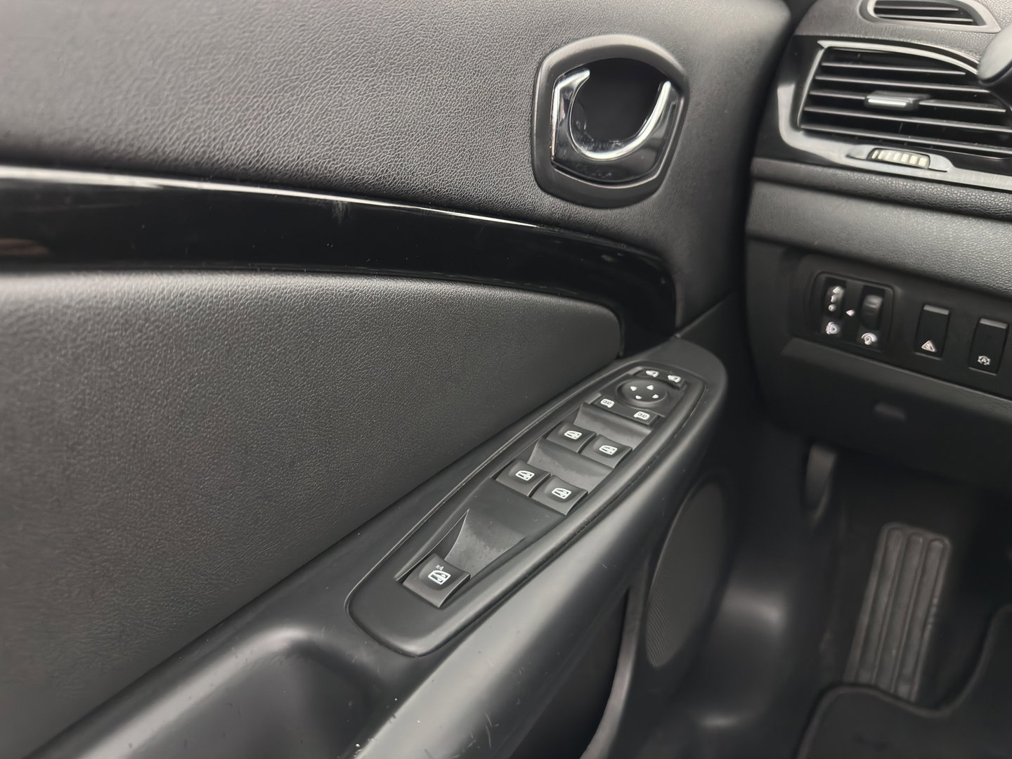 Renault Mégane Coupé-Cabriolet 1.2 TCe Privilège *LEATHER | HEATED-SPORTSEATS | CARPLAY | KEYLESS | ECC | PDC | CRUISE | 17''ALU*