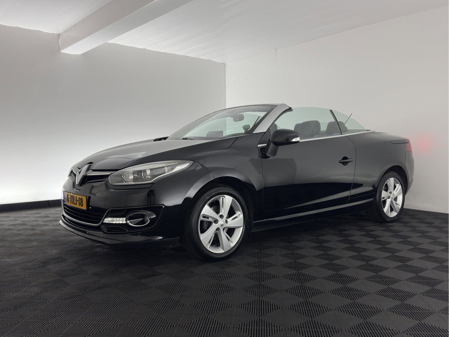 Renault Mégane Coupé-Cabriolet 1.2 TCe Privilège *LEATHER | HEATED-SPORTSEATS | CARPLAY | KEYLESS | ECC | PDC | CRUISE | 17''ALU*