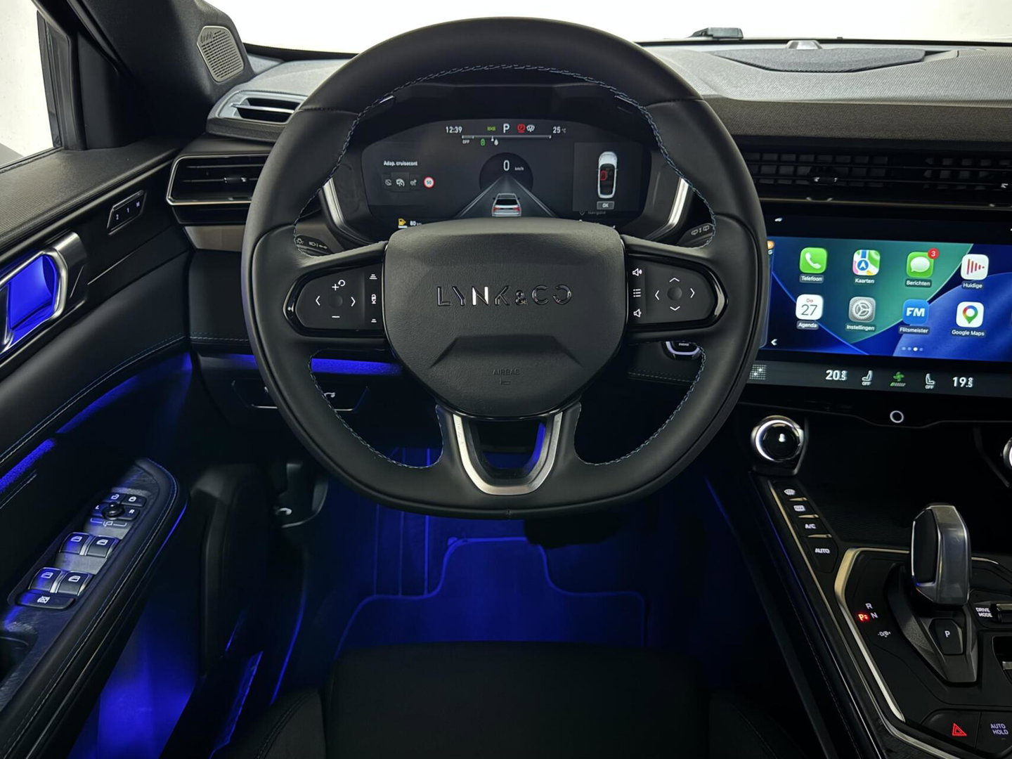 Lynk & Co 01 1.5 Plug-in Black Edition Pano Sfeer. CarPlay 360°