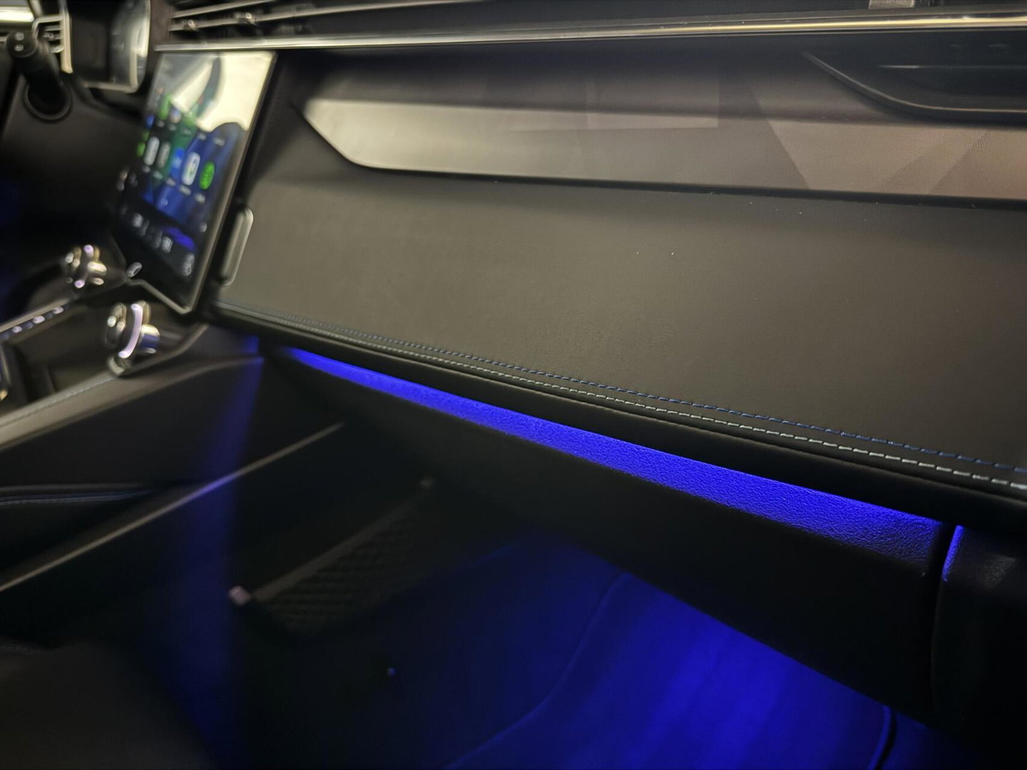 Lynk & Co 01 1.5 Plug-in Black Edition Pano Sfeer. CarPlay 360°