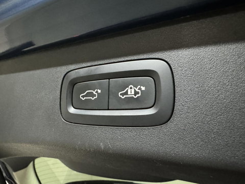 Lynk & Co 01 1.5 Plug-in Black Edition Pano Sfeer. CarPlay 360°