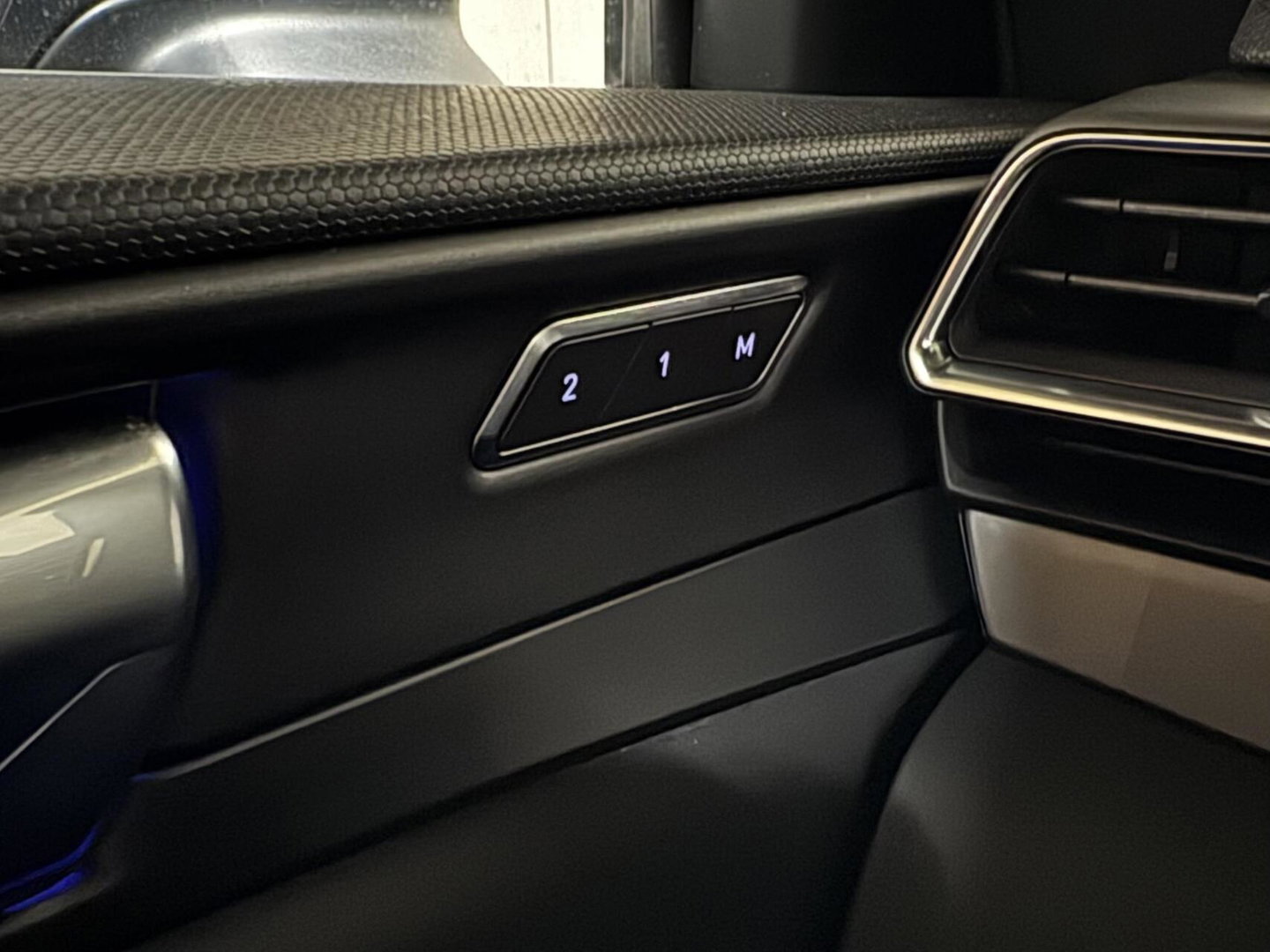 Lynk & Co 01 1.5 Plug-in Black Edition Pano Sfeer. CarPlay 360°