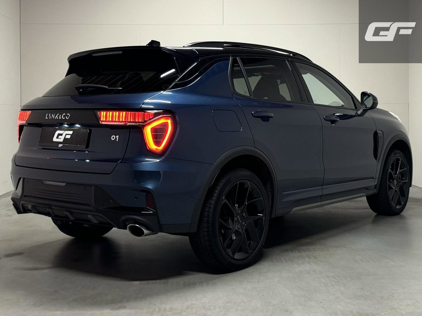 Lynk & Co 01 1.5 Plug-in Black Edition Pano Sfeer. CarPlay 360°