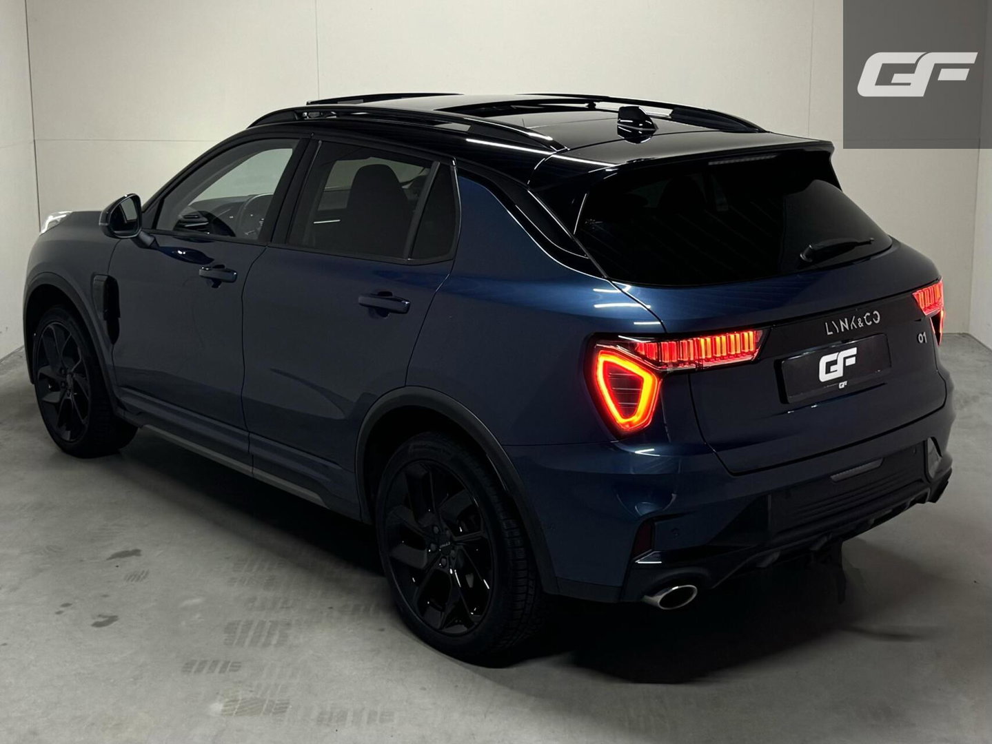 Lynk & Co 01 1.5 Plug-in Black Edition Pano Sfeer. CarPlay 360°