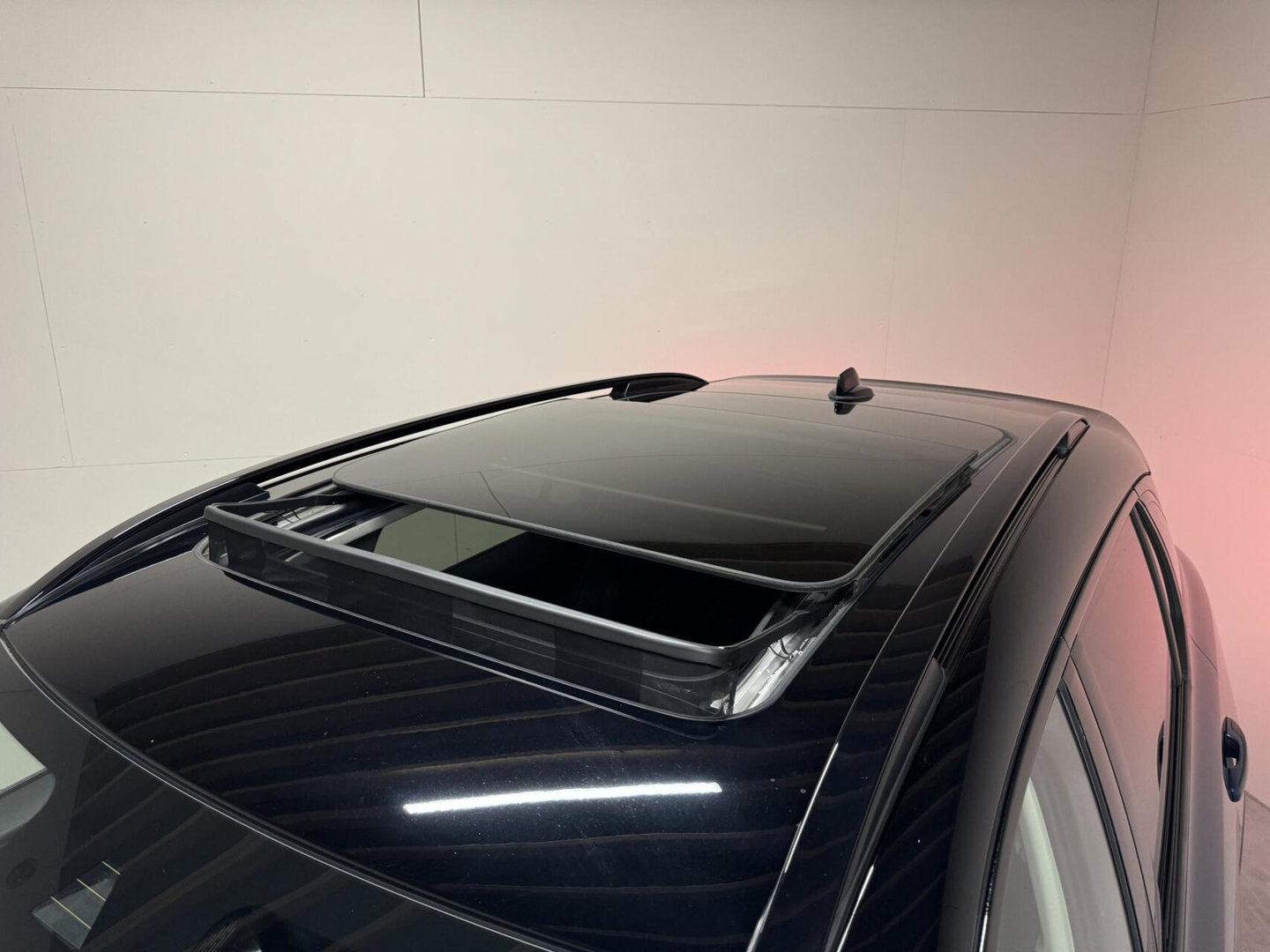 Lynk & Co 01 1.5 Plug-in Black Edition Pano Sfeer. CarPlay 360°