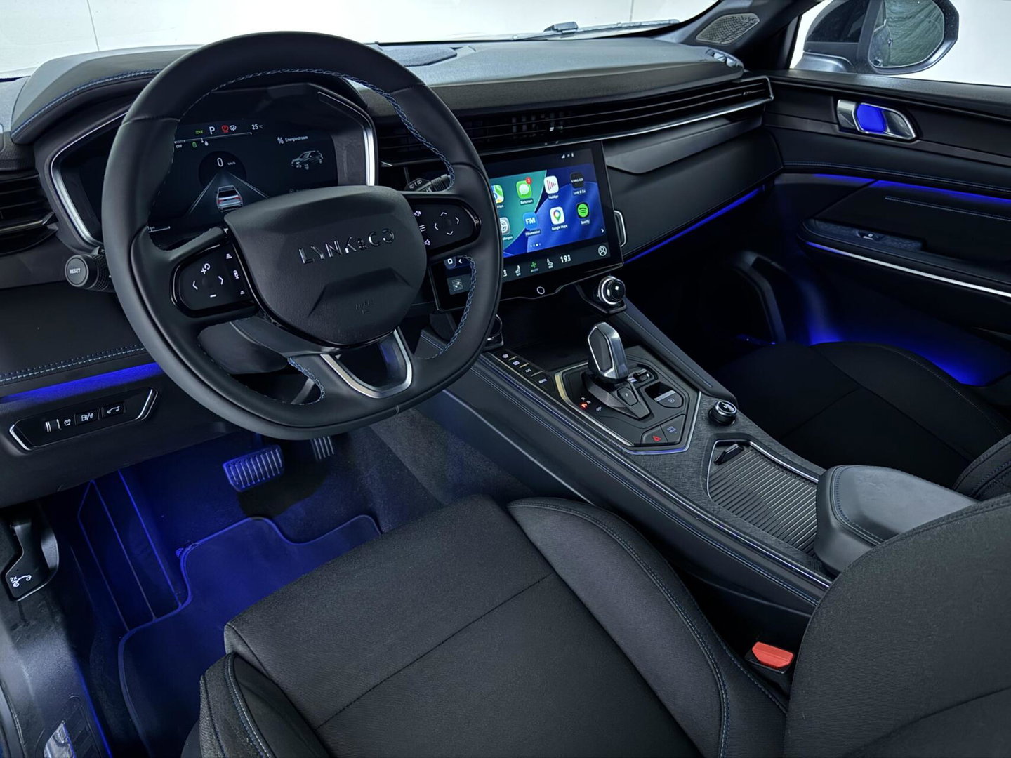 Lynk & Co 01 1.5 Plug-in Black Edition Pano Sfeer. CarPlay 360°