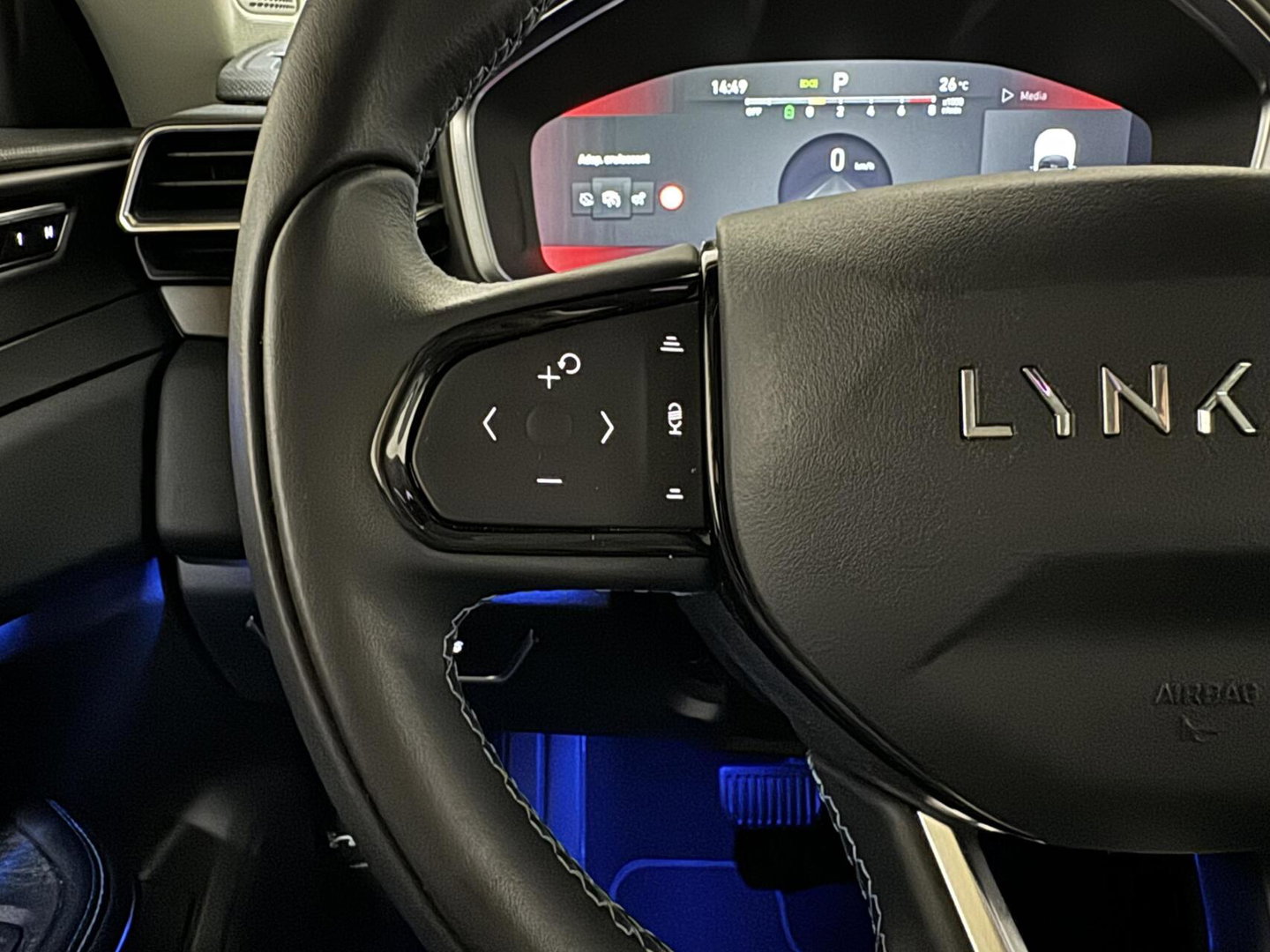 Lynk & Co 01 1.5 Plug-in Black Edition Pano Sfeer. CarPlay 360°