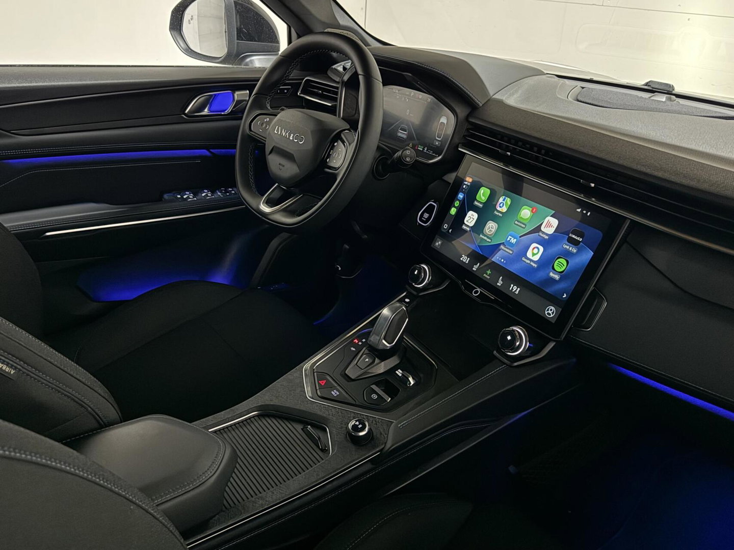 Lynk & Co 01 1.5 Plug-in Black Edition Pano Sfeer. CarPlay 360°