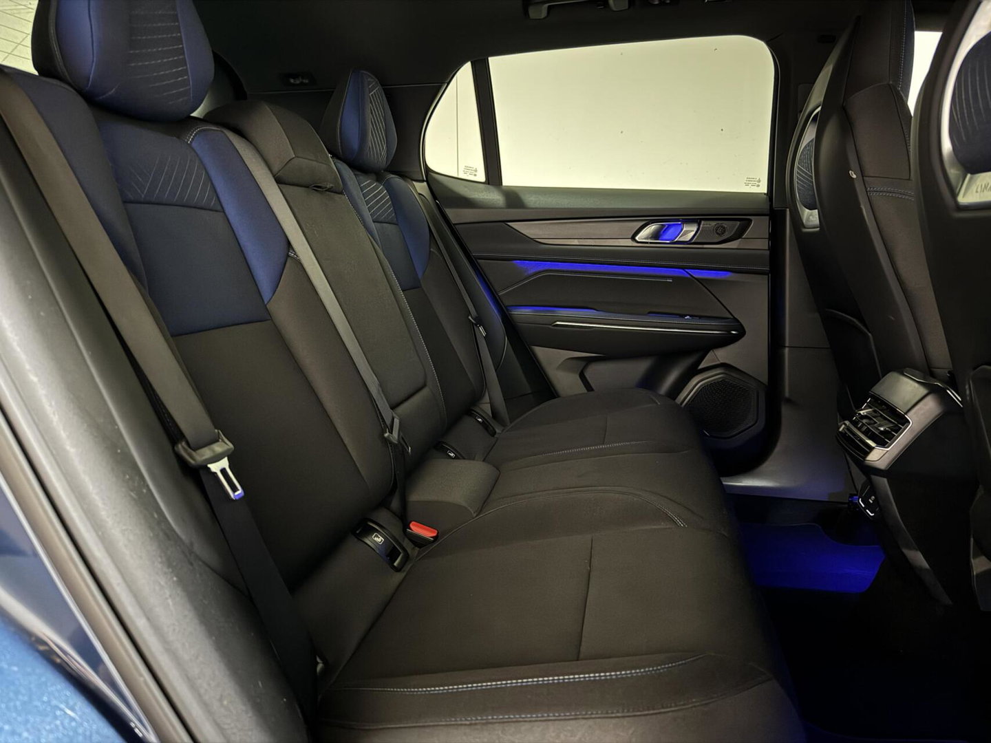 Lynk & Co 01 1.5 Plug-in Black Edition Pano Sfeer. CarPlay 360°