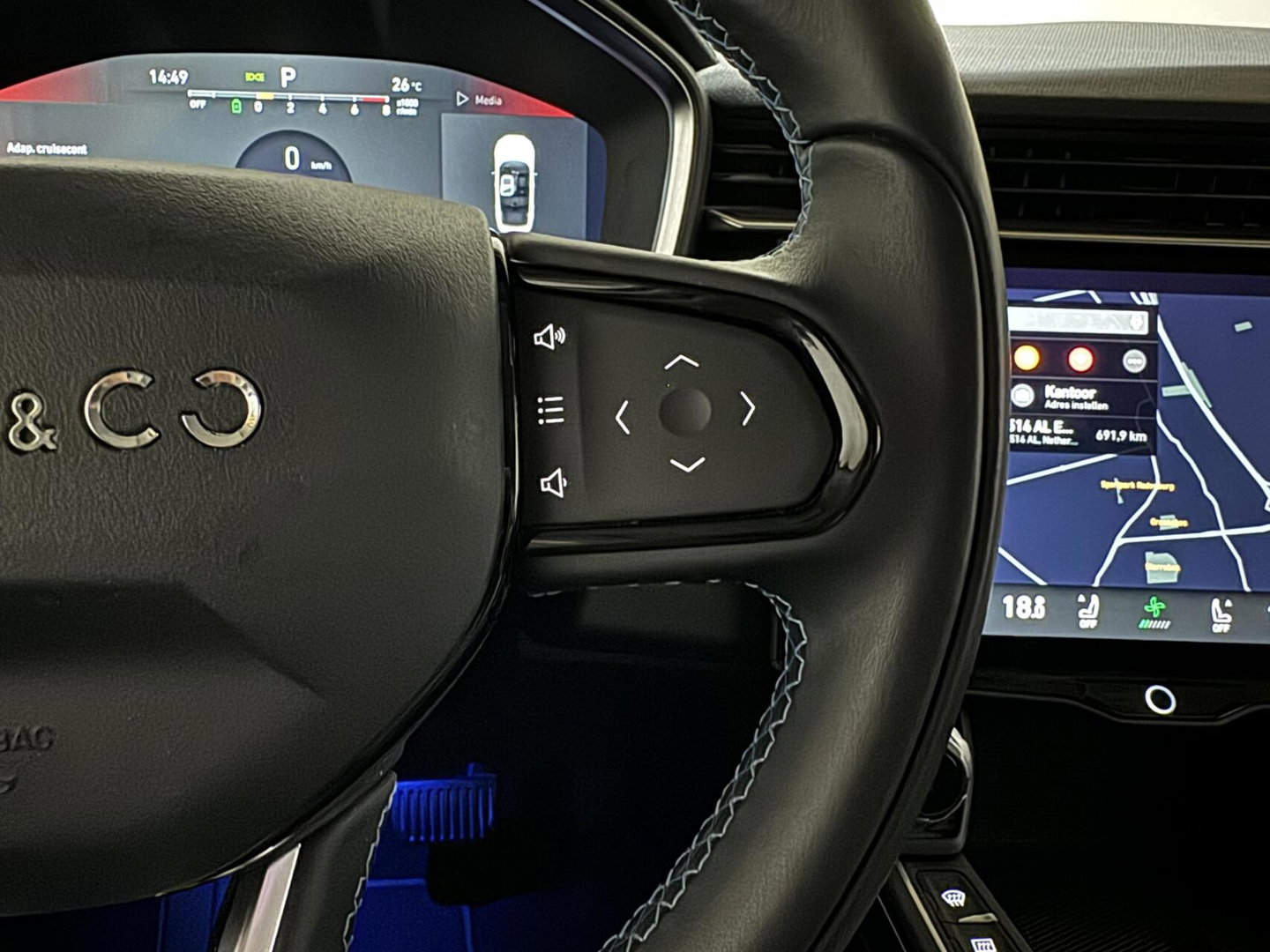 Lynk & Co 01 1.5 Plug-in Black Edition Pano Sfeer. CarPlay 360°