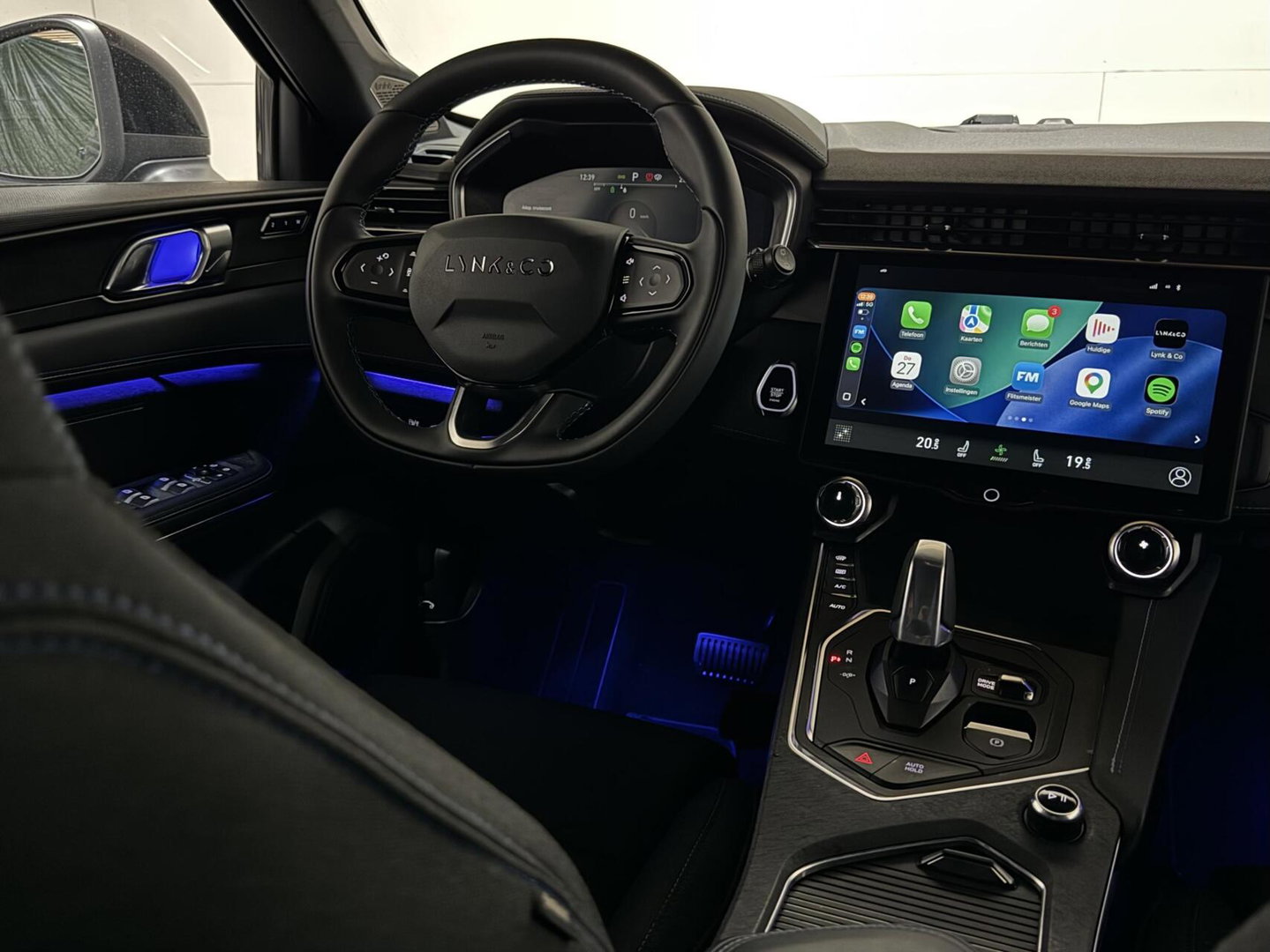 Lynk & Co 01 1.5 Plug-in Black Edition Pano Sfeer. CarPlay