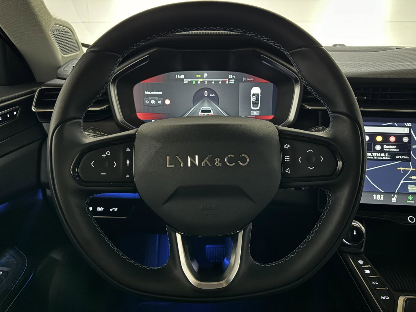 Lynk & Co 01 1.5 Plug-in Black Edition Pano Sfeer. CarPlay