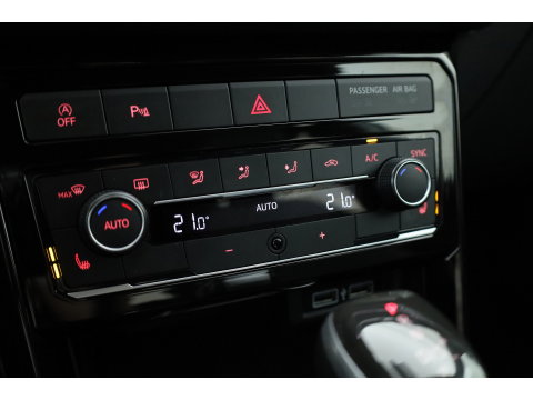 Volkswagen T-Cross 1.0 TSI R-Line DSG | Rijklaar | Digi. Cockpit | Apple CarPlay | Stoelverw. | PDC | Dodehoekdet. | Adapt. Cruise