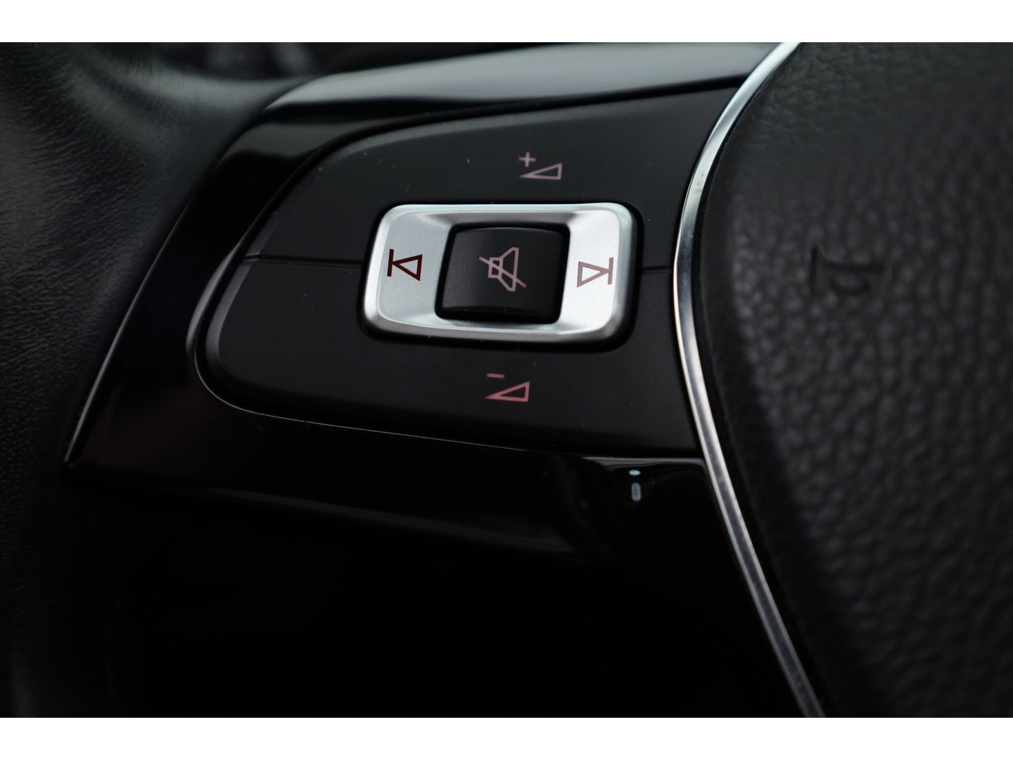 Volkswagen Polo 1.0 TSI Highline DSG | Rijklaar!! | Pano | Camera + PDC | Navi | Stoelverw. | Bluetooth | All Seasons