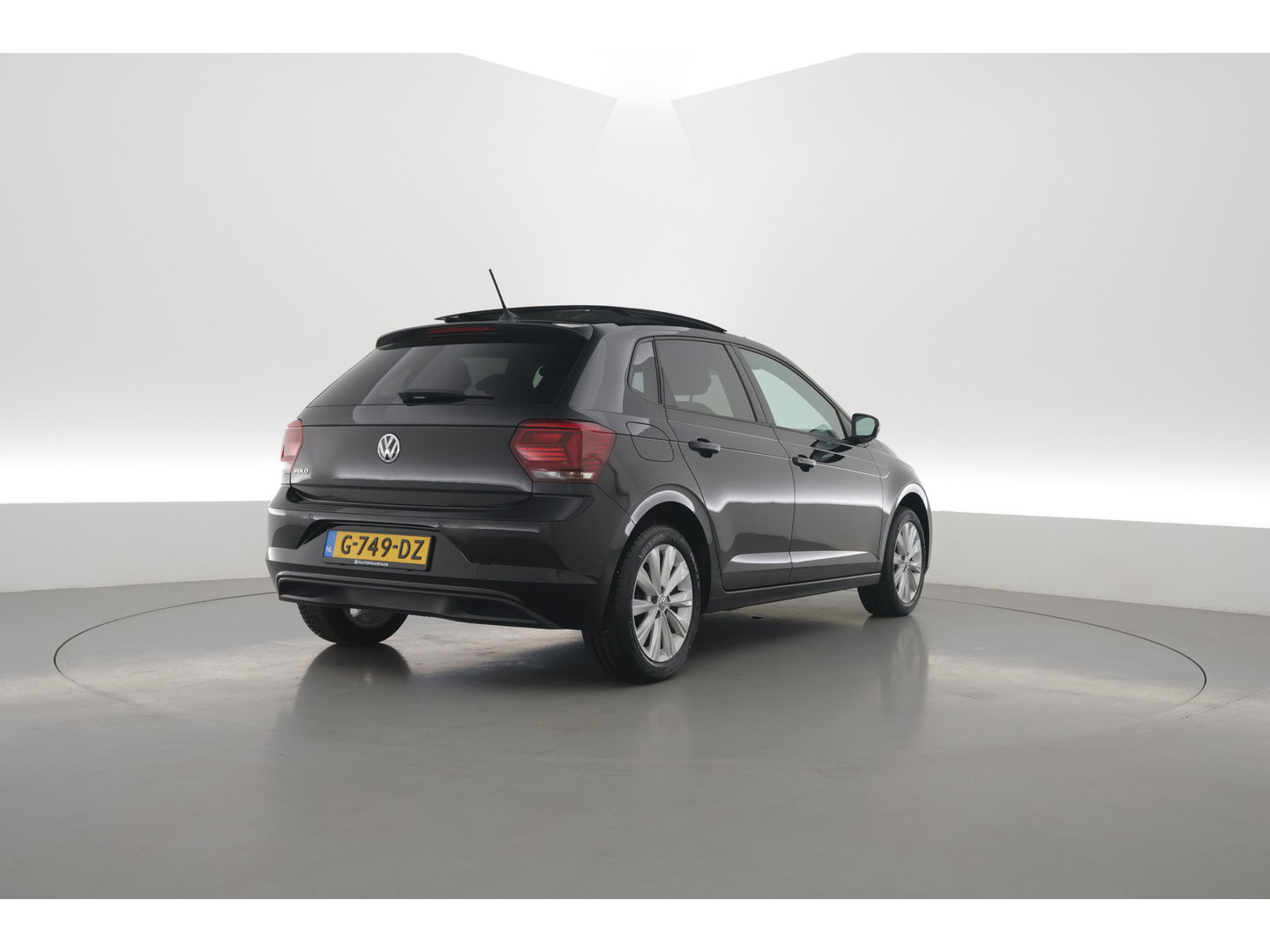 Volkswagen Polo 1.0 TSI Highline DSG | Rijklaar!! | Pano | Camera + PDC | Navi | Stoelverw. | Bluetooth | All Seasons