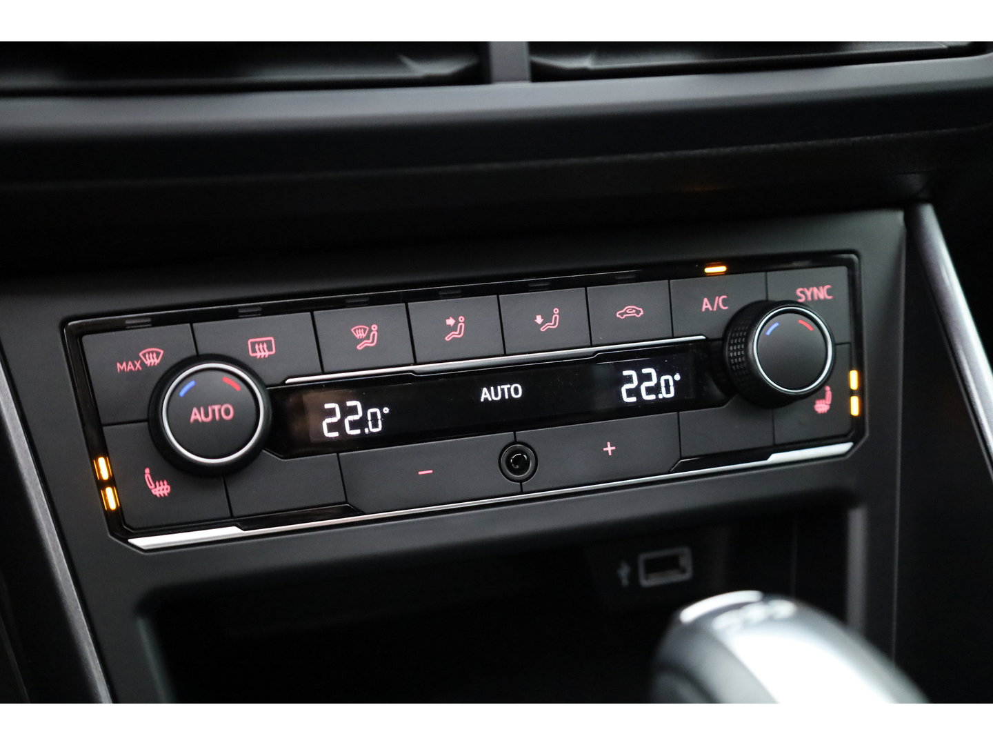 Volkswagen Polo 1.0 TSI Highline DSG | Rijklaar!! | Pano | Camera + PDC | Navi | Stoelverw. | Bluetooth | All Seasons