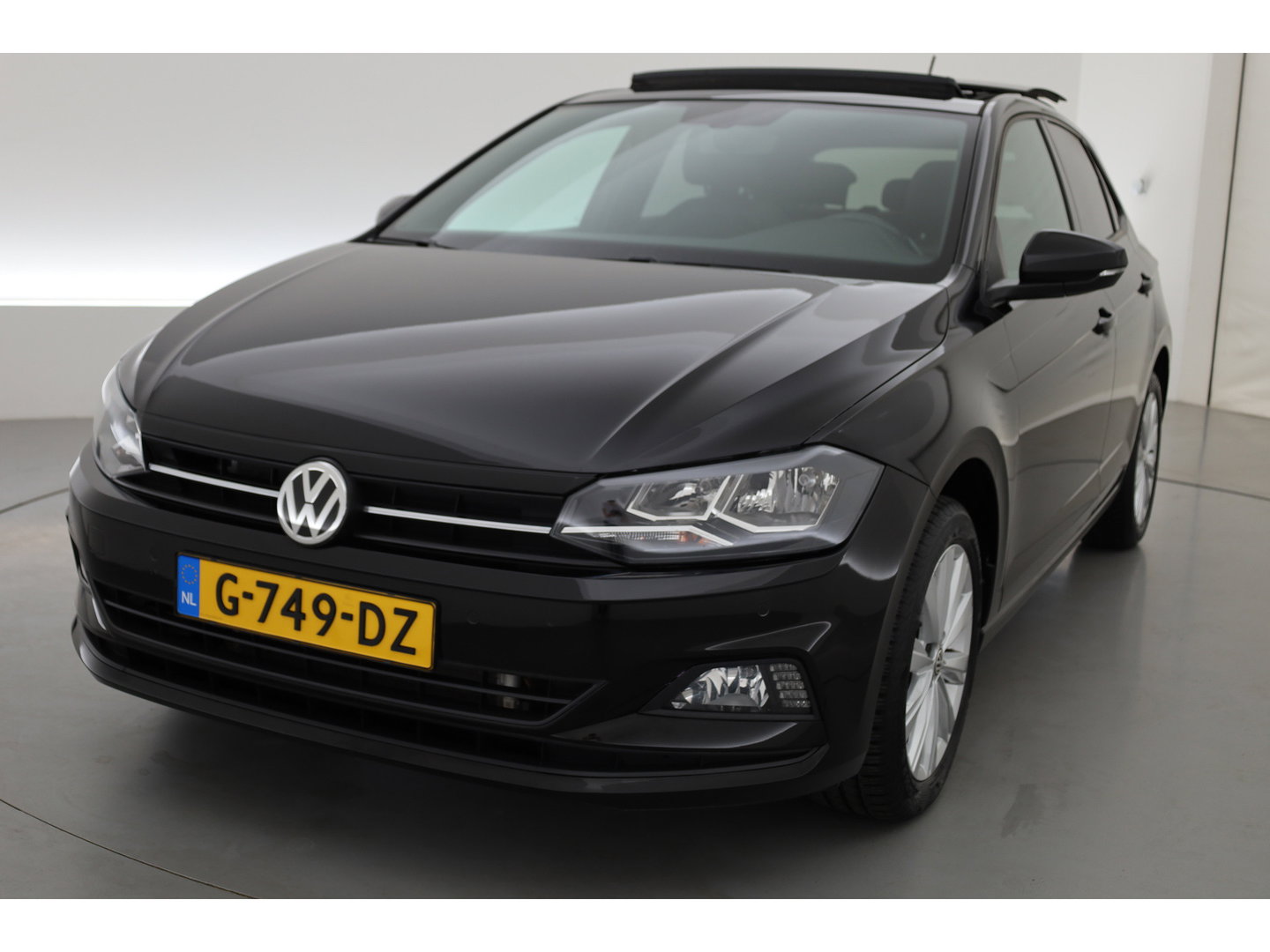 Volkswagen Polo 1.0 TSI Highline DSG | Rijklaar!! | Pano | Camera + PDC | Navi | Stoelverw. | Bluetooth | All Seasons