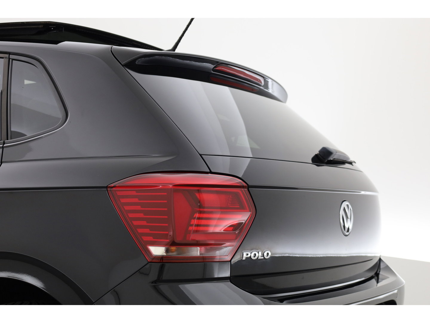 Volkswagen Polo 1.0 TSI Highline DSG | Rijklaar!! | Pano | Camera + PDC | Navi | Stoelverw. | Bluetooth | All Seasons