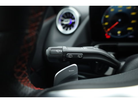 Mercedes-Benz GLA 200 AMG Line | Rijklaar! | Cruise Contr. | Camera | Trekhaak | Navi | Lane Assist | LED | Keyless | 19''