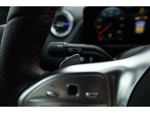 Mercedes-Benz GLA 200 AMG Line | Rijklaar! | Cruise Contr. | Camera | Trekhaak | Navi | Lane Assist | LED | Keyless | 19''