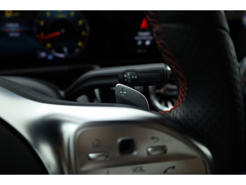 Mercedes-Benz GLA 200 AMG Line | Rijklaar! | Cruise Contr. | Camera | Trekhaak | Navi | Lane Assist | LED | Keyless | 19''
