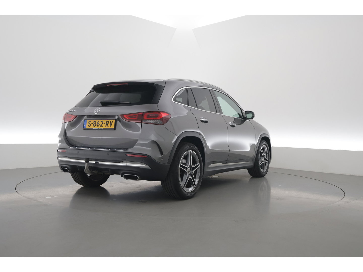 Mercedes-Benz GLA 200 AMG Line | Rijklaar! | Cruise Contr. | Camera | Trekhaak | Navi | Lane Assist | LED | Keyless | 19''