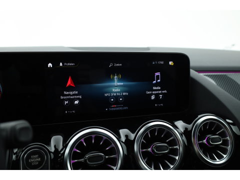 Mercedes-Benz GLA 200 AMG Line | Rijklaar! | Cruise Contr. | Camera | Trekhaak | Navi | Lane Assist | LED | Keyless | 19''