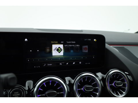 Mercedes-Benz GLA 200 AMG Line | Rijklaar! | Cruise Contr. | Camera | Trekhaak | Navi | Lane Assist | LED | Keyless | 19''