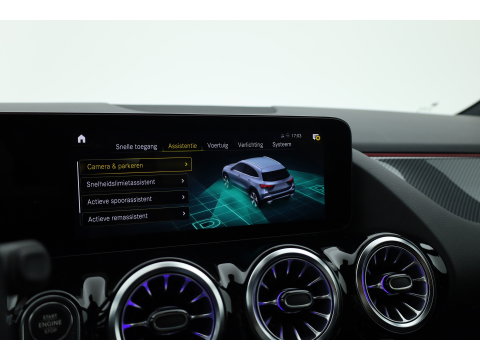Mercedes-Benz GLA 200 AMG Line | Rijklaar! | Cruise Contr. | Camera | Trekhaak | Navi | Lane Assist | LED | Keyless | 19''