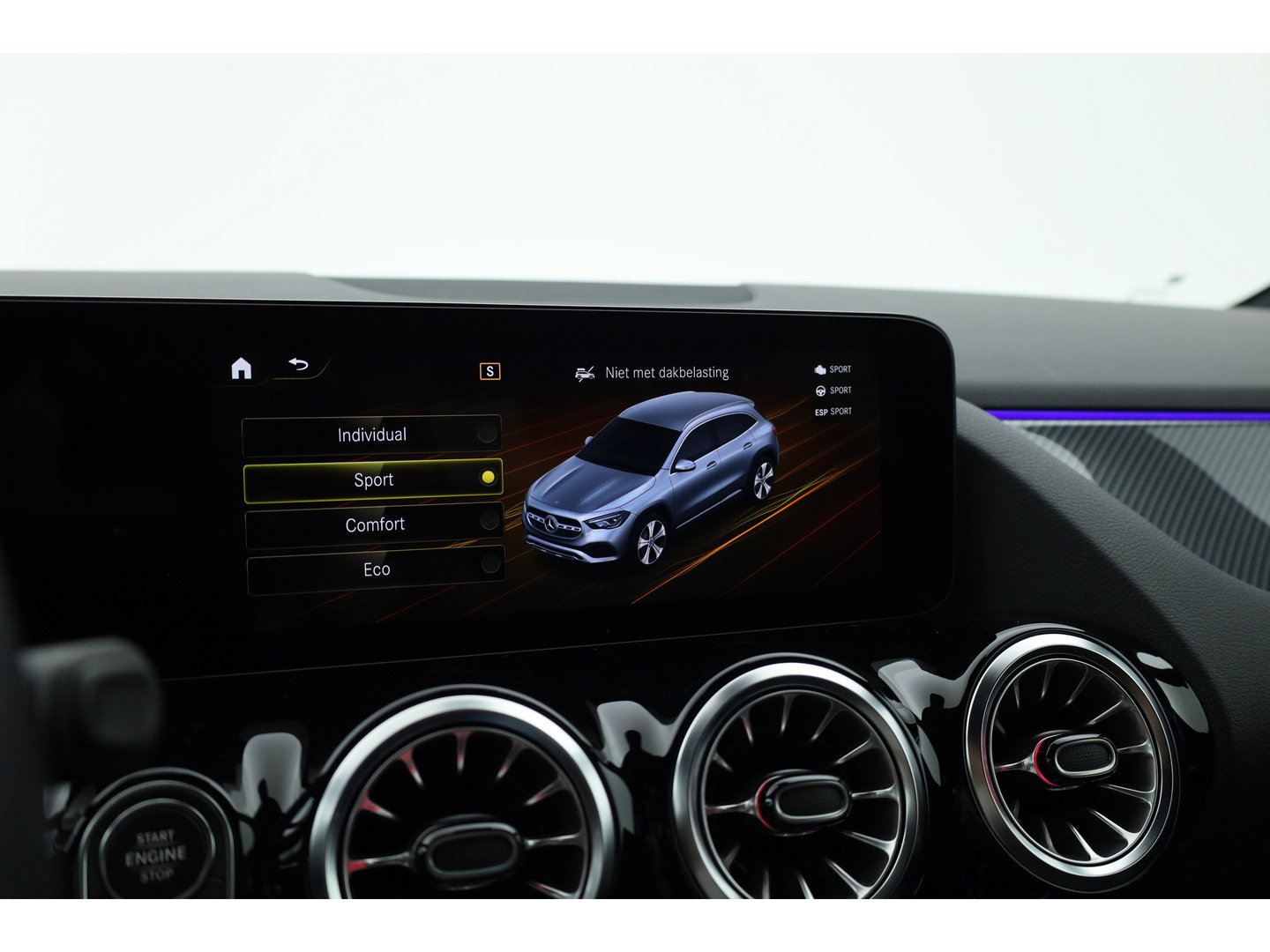 Mercedes-Benz GLA 200 AMG Line | Rijklaar! | Cruise Contr. | Camera | Trekhaak | Navi | Lane Assist | LED | Keyless | 19''