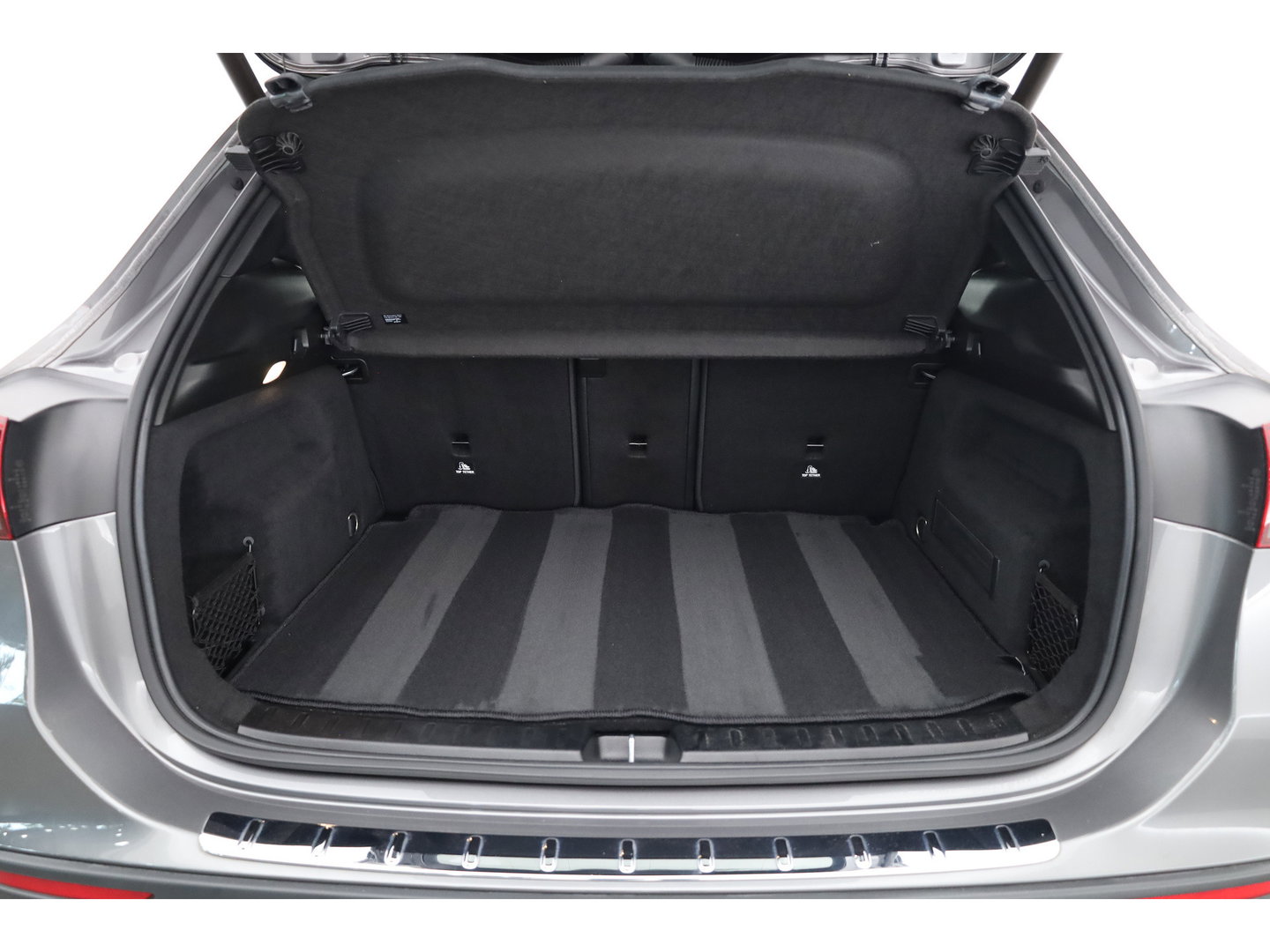 Mercedes-Benz GLA 200 AMG Line | Rijklaar! | Cruise Contr. | Camera | Trekhaak | Navi | Lane Assist | LED | Keyless | 19''