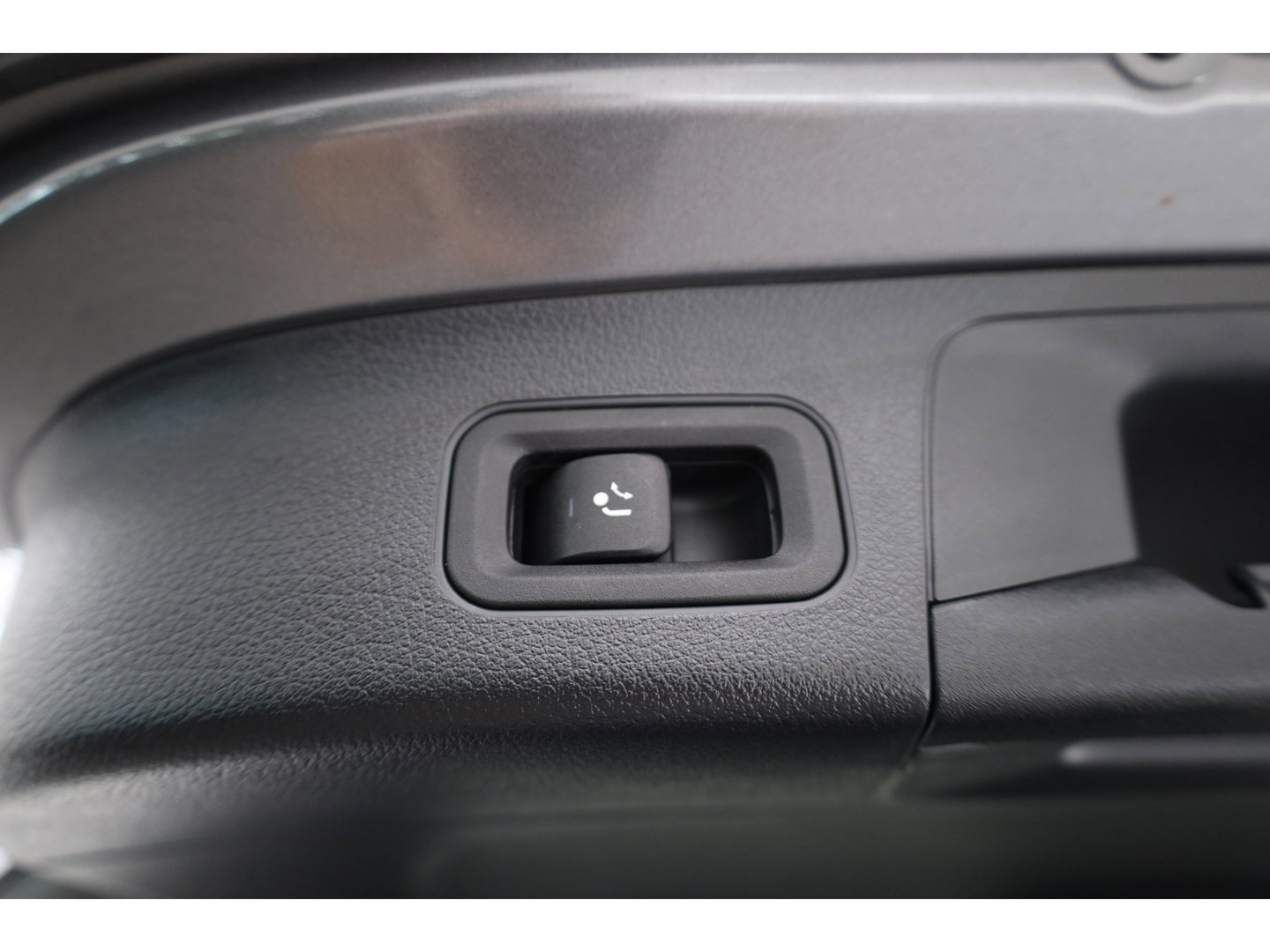 Mercedes-Benz GLA 200 AMG Line | Rijklaar! | Cruise Contr. | Camera | Trekhaak | Navi | Lane Assist | LED | Keyless | 19''