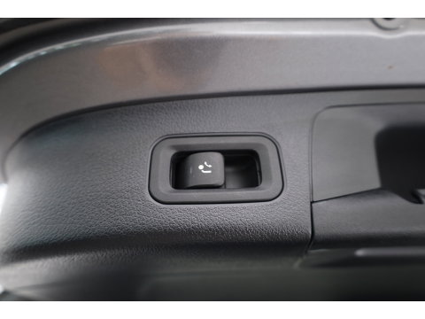 Mercedes-Benz GLA 200 AMG Line | Rijklaar! | Cruise Contr. | Camera | Trekhaak | Navi | Lane Assist | LED | Keyless | 19''