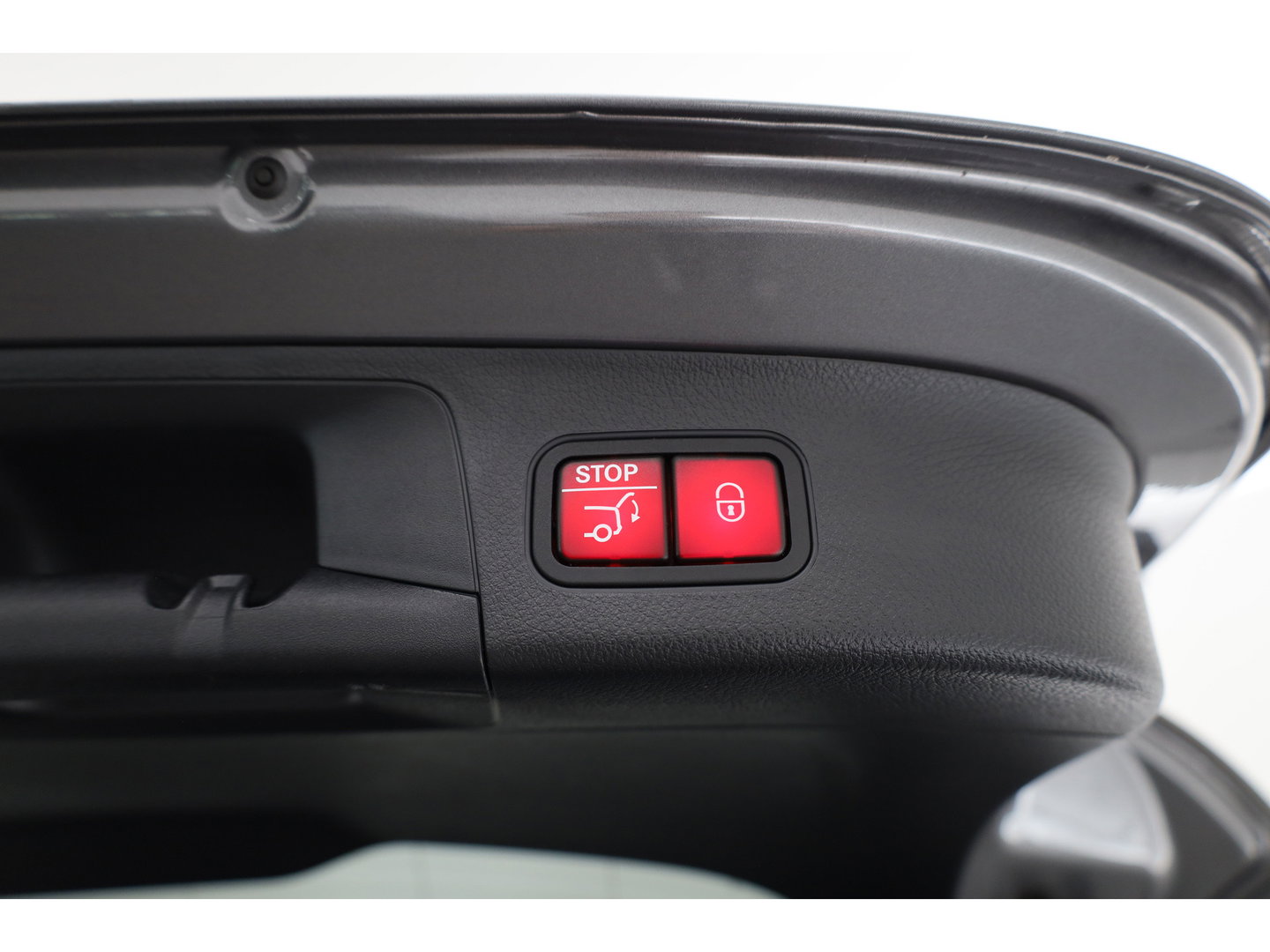 Mercedes-Benz GLA 200 AMG Line | Rijklaar! | Cruise Contr. | Camera | Trekhaak | Navi | Lane Assist | LED | Keyless | 19''