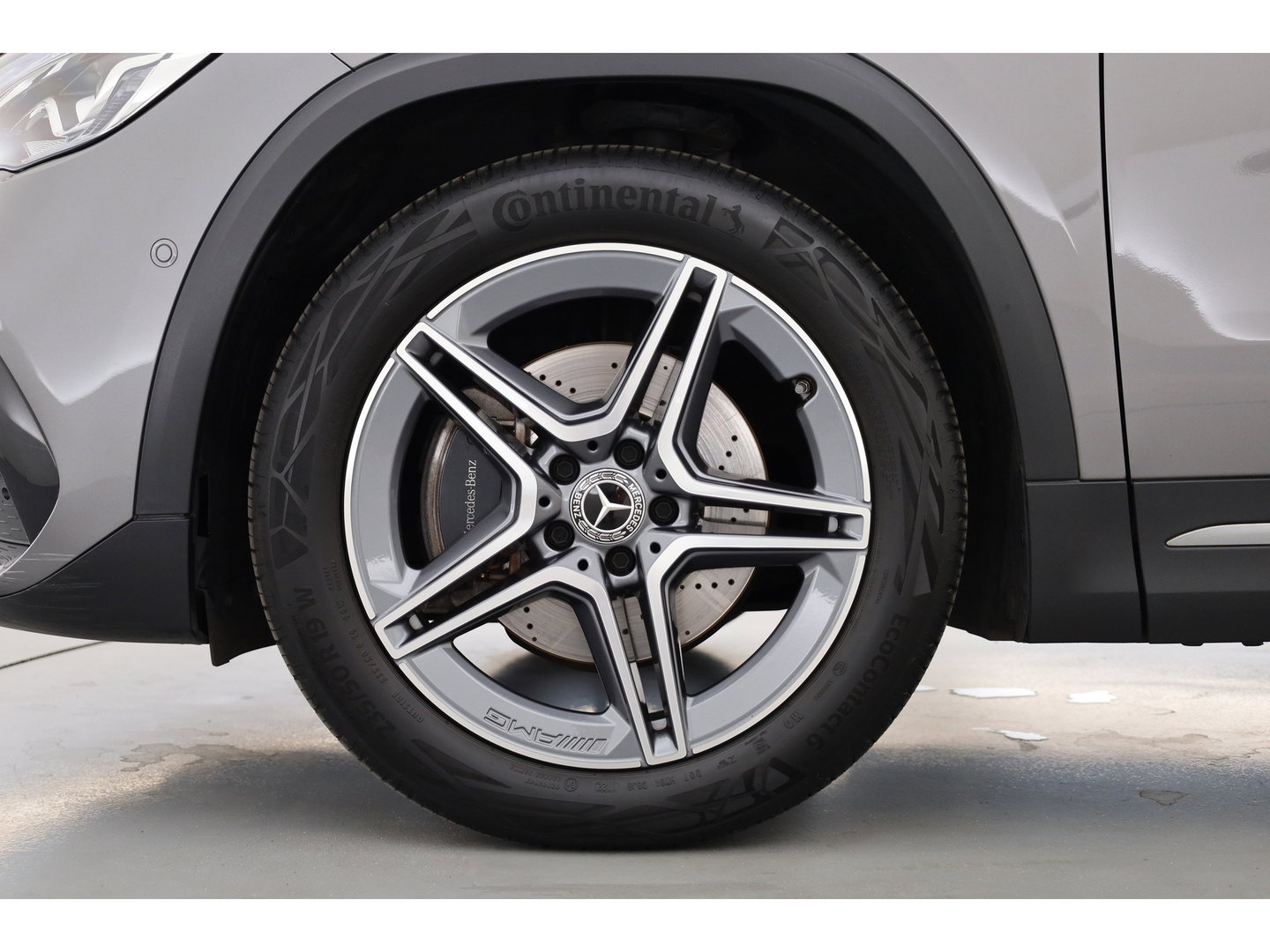 Mercedes-Benz GLA 200 AMG Line | Rijklaar! | Cruise Contr. | Camera | Trekhaak | Navi | Lane Assist | LED | Keyless | 19''