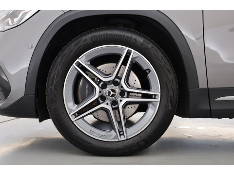 Mercedes-Benz GLA 200 AMG Line | Rijklaar! | Cruise Contr. | Camera | Trekhaak | Navi | Lane Assist | LED | Keyless | 19''