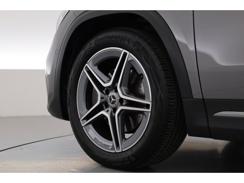 Mercedes-Benz GLA 200 AMG Line | Rijklaar! | Cruise Contr. | Camera | Trekhaak | Navi | Lane Assist | LED | Keyless | 19''
