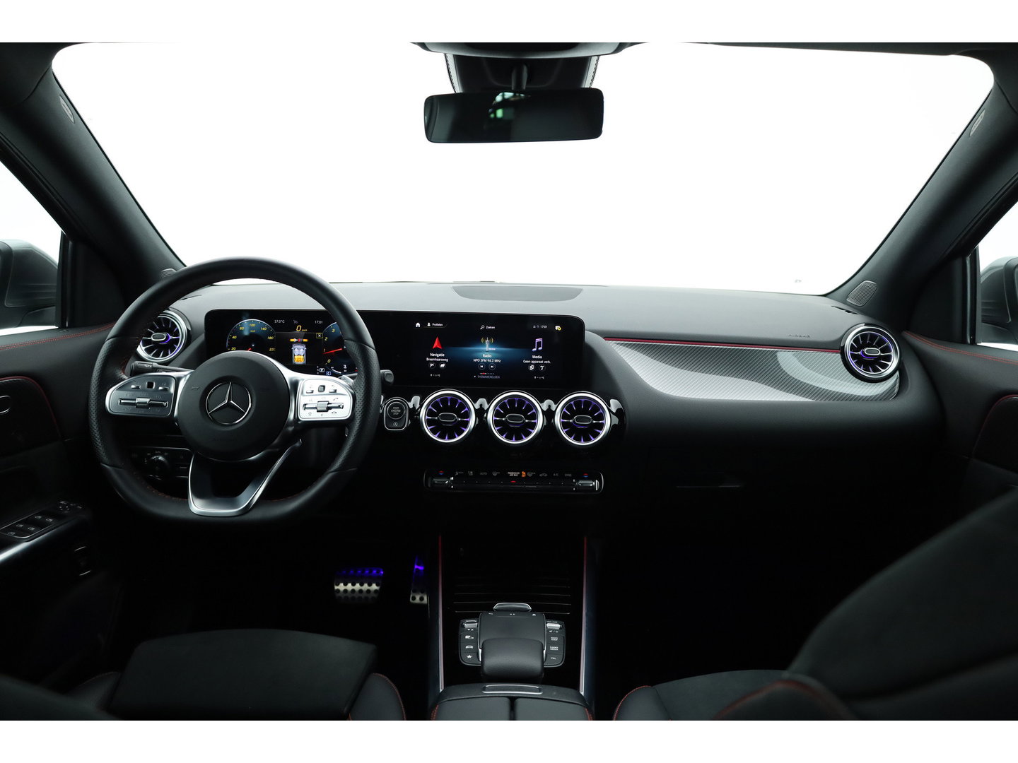 Mercedes-Benz GLA 200 AMG Line | Rijklaar! | Cruise Contr. | Camera | Trekhaak | Navi | Lane Assist | LED | Keyless | 19''