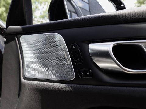 Volvo V60 T6 AWD Ultra Bright Bowers & Wilkins 360 Stoelvent. Massage Trekh. Akoestisch glas SOH 102%