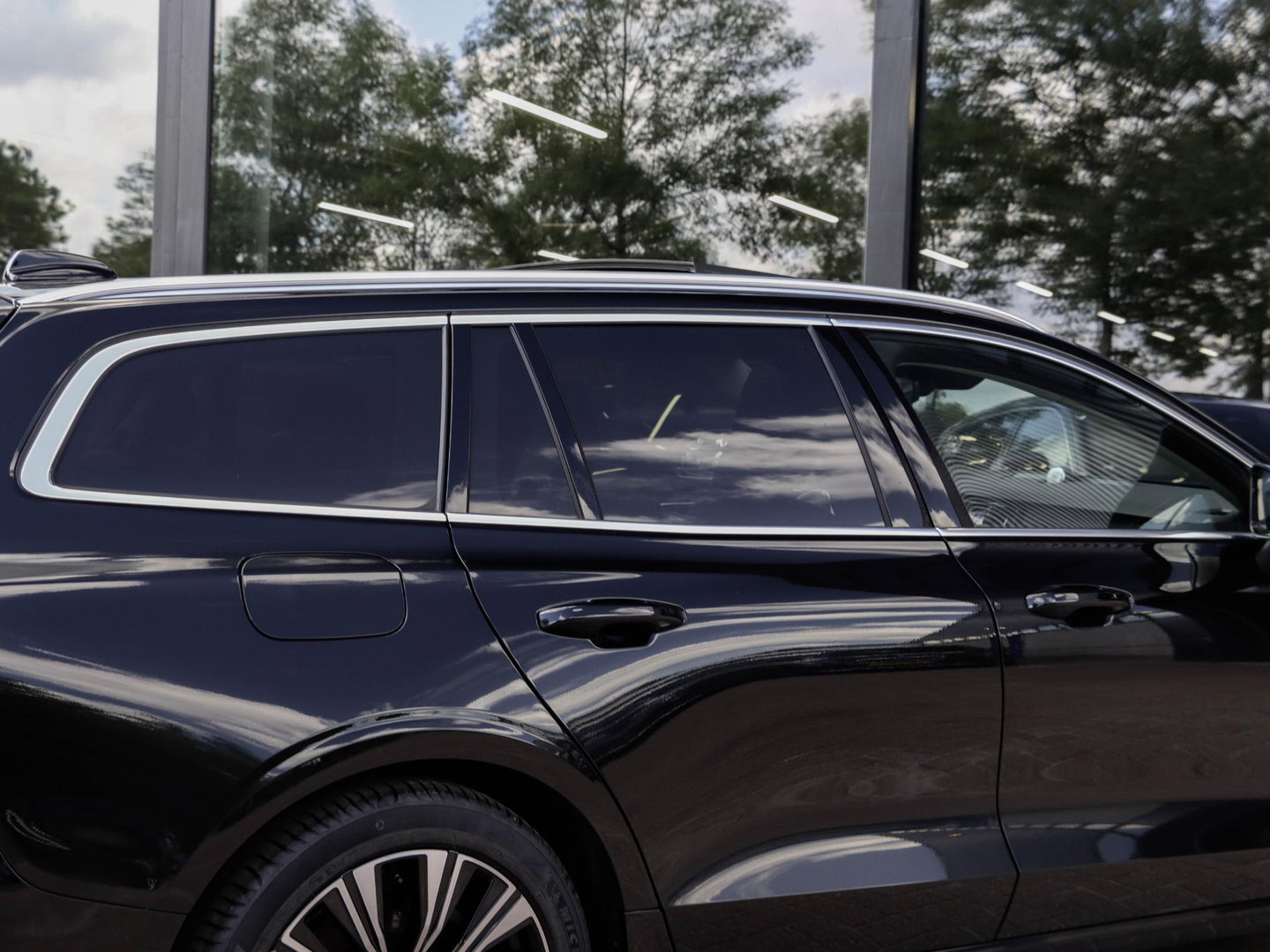 Volvo V60 T6 AWD Ultra Bright Bowers & Wilkins 360 Stoelvent. Massage Trekh. Akoestisch glas SOH 102%