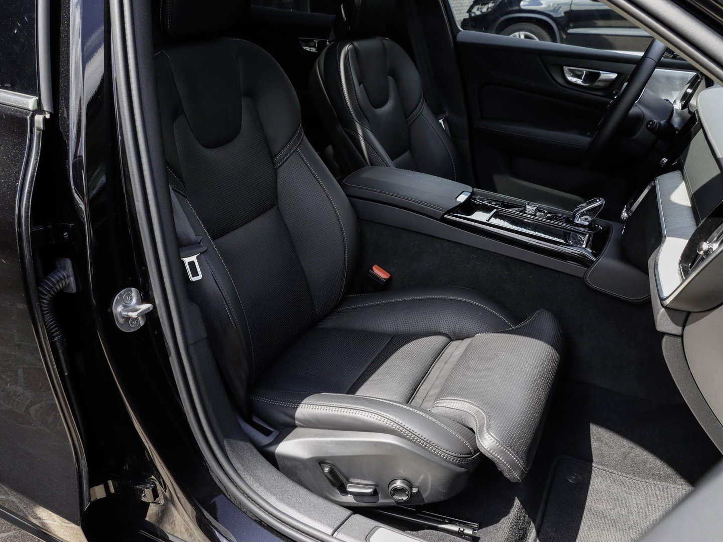 Volvo V60 T6 AWD Ultra Bright Bowers & Wilkins 360 Stoelvent. Massage Trekh. Akoestisch glas SOH 102%
