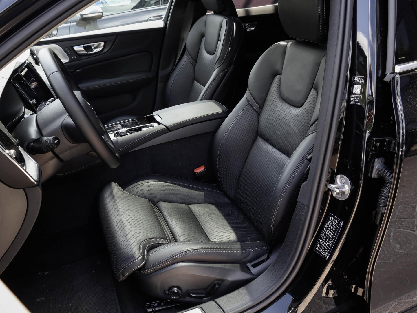 Volvo V60 T6 AWD Ultra Bright Bowers & Wilkins 360 Stoelvent. Massage Trekh. Akoestisch glas SOH 102%