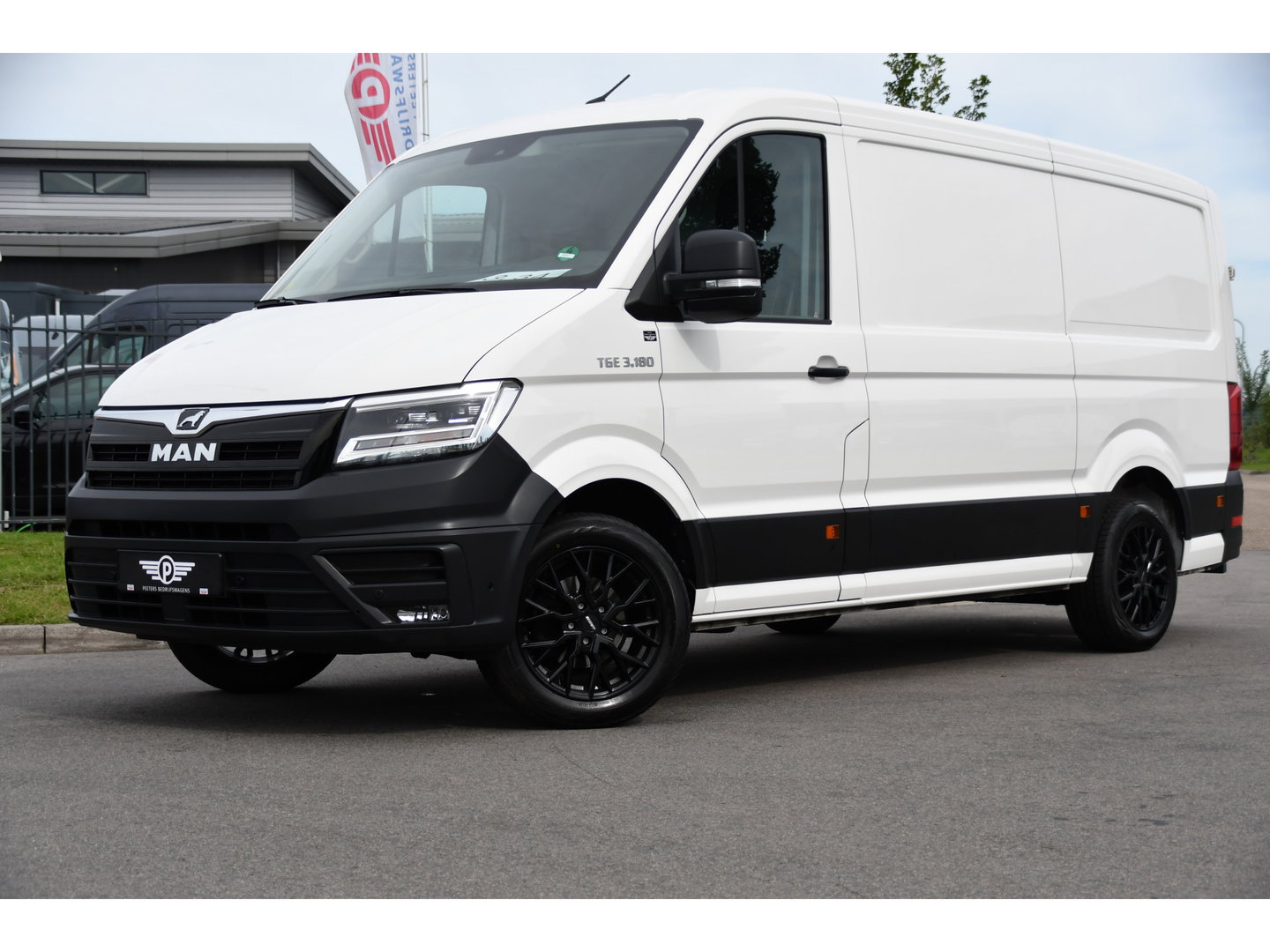 MAN TGE 3.180 35 2.0 L3H2 PB Edition Full Options! Adaptieve Cruise, Camera, Carplay, LED, 177pk, Automaat, Stoelverwarming, Multimedia, Geveerde stoel, Uniek!