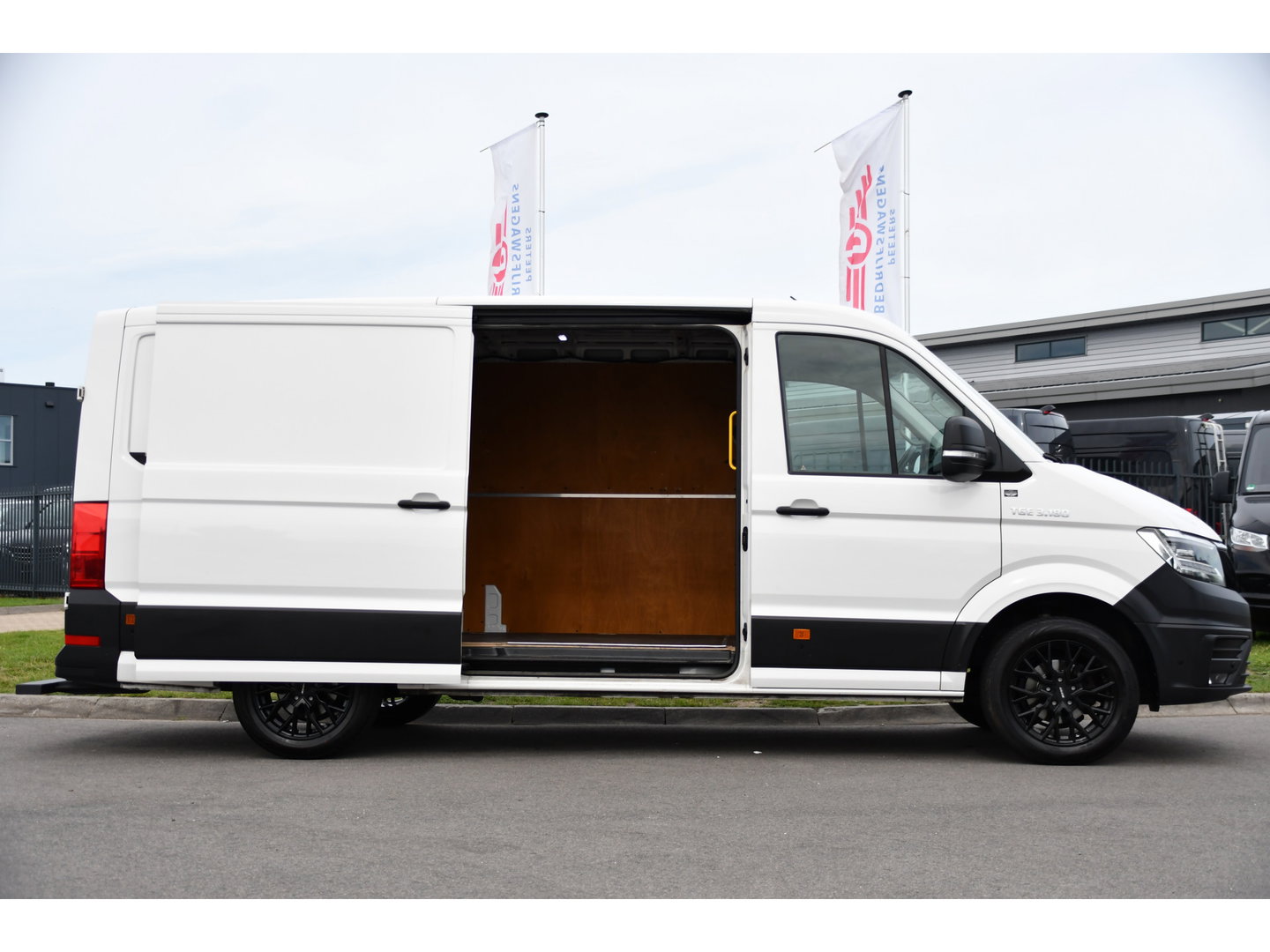 MAN TGE 3.180 35 2.0 L3H2 PB Edition Full Options! Adaptieve Cruise, Camera, Carplay, LED, 177pk, Automaat, Stoelverwarming, Multimedia, Geveerde stoel, Uniek!