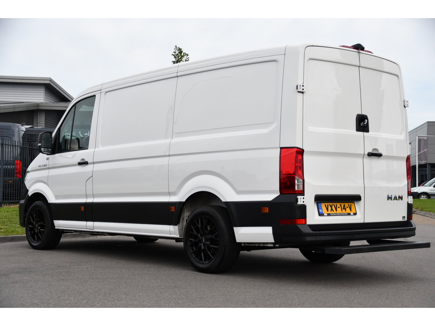 MAN TGE 3.180 35 2.0 L3H2 PB Edition Full Options! Adaptieve Cruise, Camera, Carplay, LED, 177pk, Automaat, Stoelverwarming, Multimedia, Geveerde stoel, Uniek!