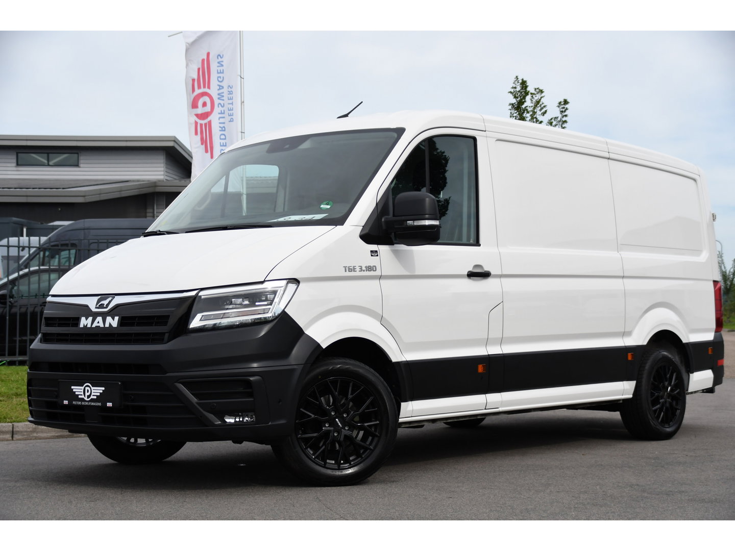 MAN TGE 3.180 35 2.0 L3H2 PB Edition Full Options! Adaptieve Cruise, Camera, Carplay, LED, 177pk, Automaat, Stoelverwarming, Multimedia, Geveerde stoel, Uniek!